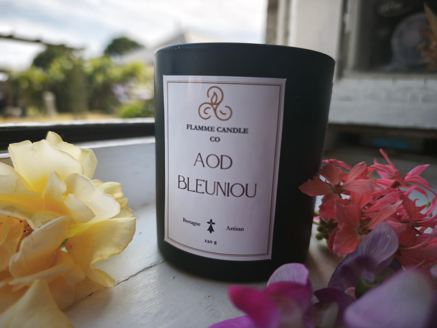 Breton Floral Bundle – Floral Candle & Wax Fondant