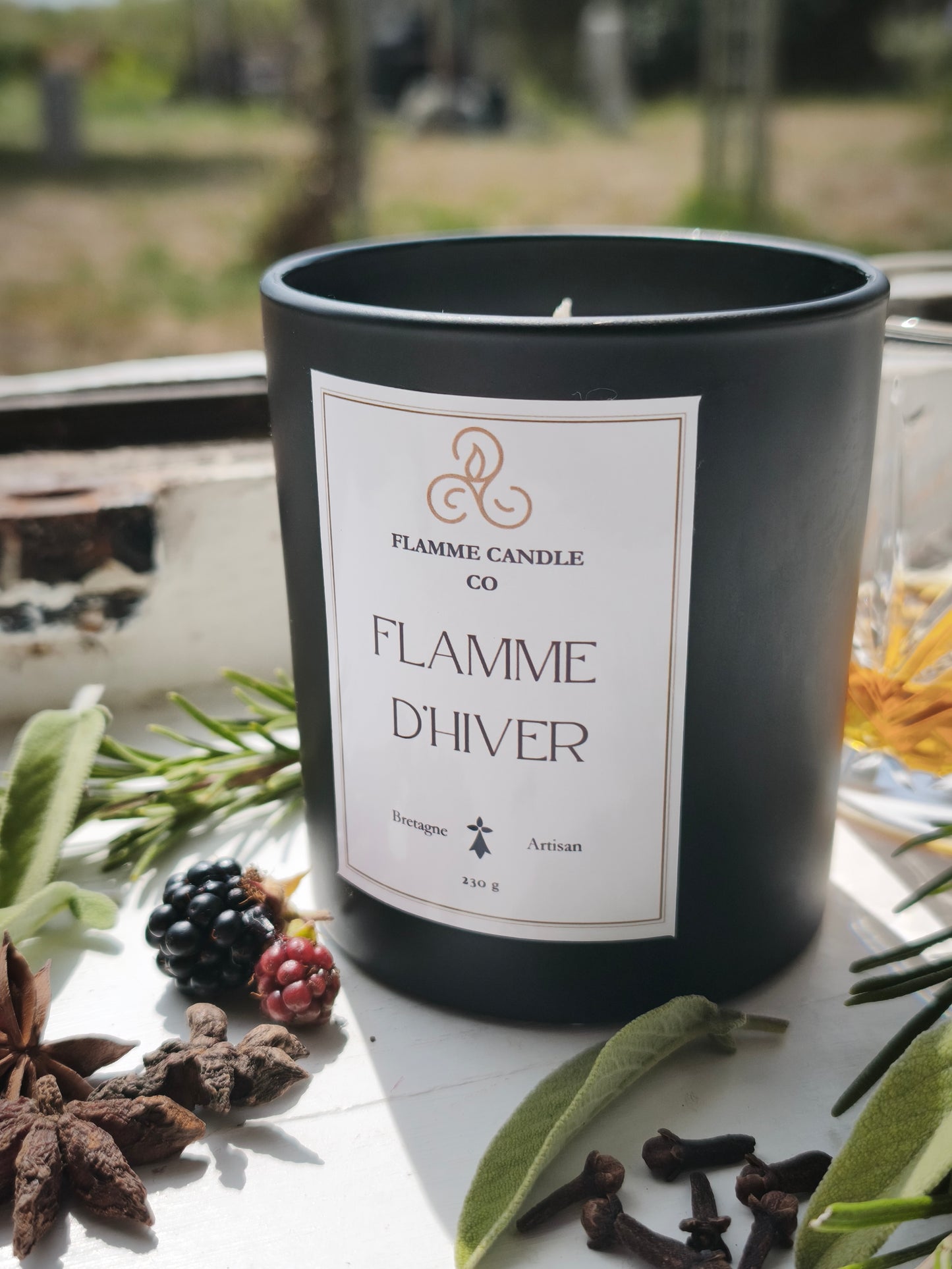 Flamme d'Hiver – Bougie artisanale de noix de coco et de soja, notes boisées