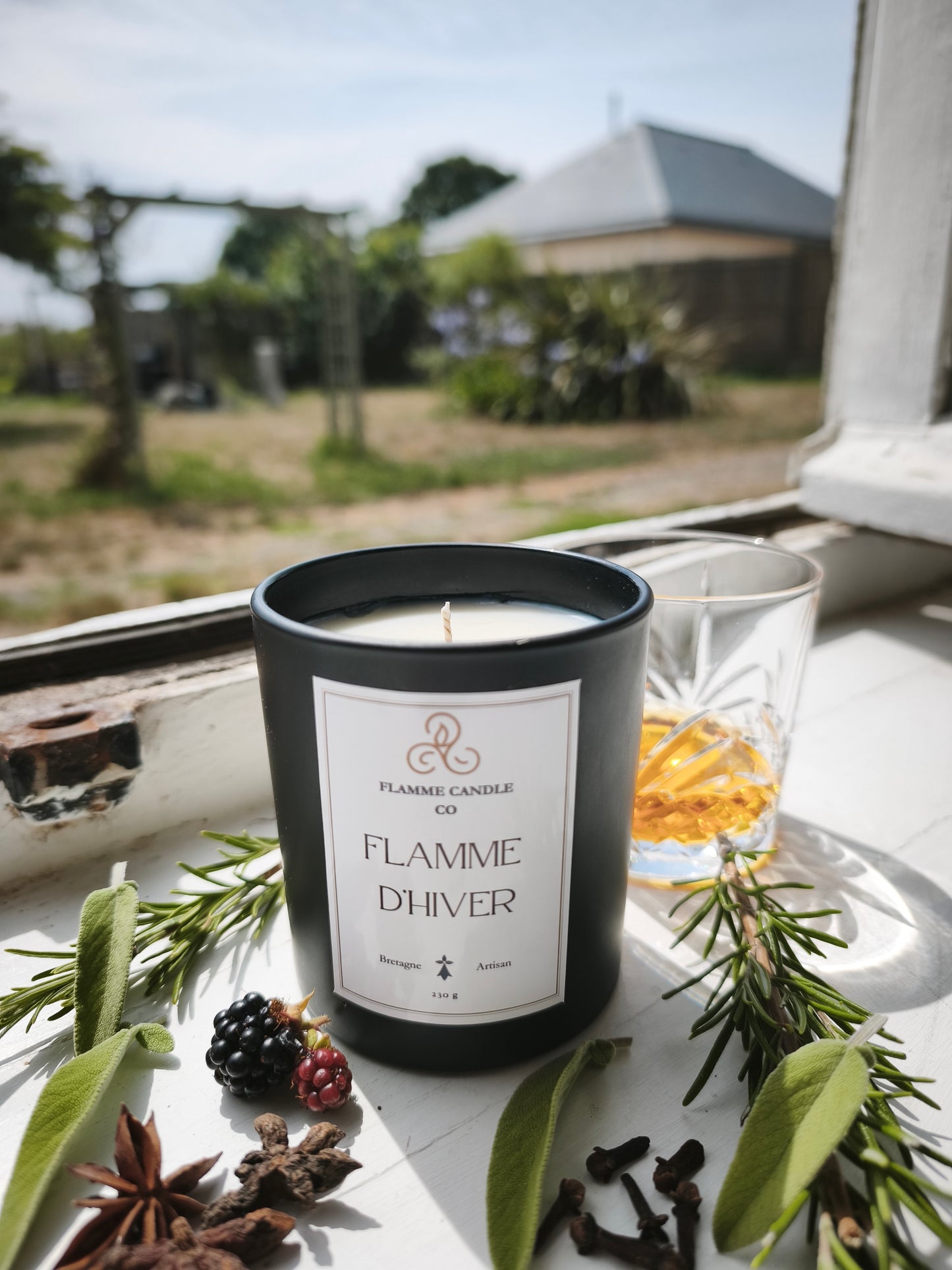 Flamme d'Hiver – Bougie artisanale de noix de coco et de soja, notes boisées