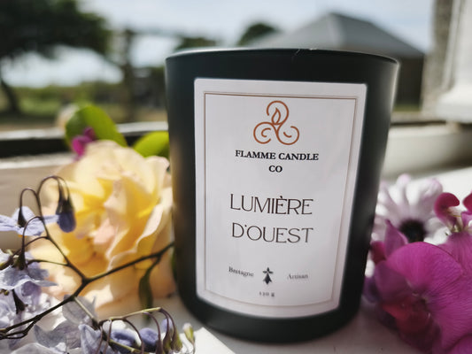 Lumière d'Ouest – Bougie florale de noix de coco et de soja, lavande sauvage et myrrhe