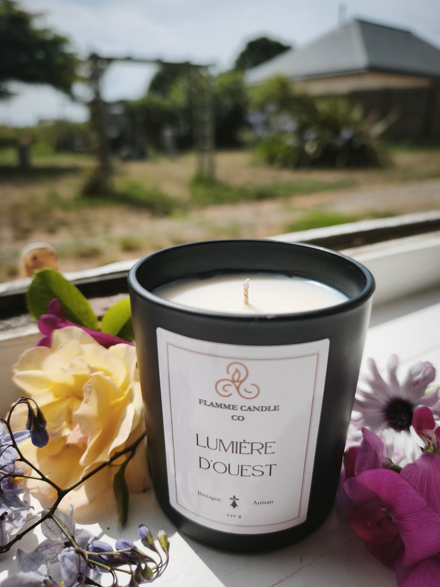 Lumière d'Ouest – Bougie florale de noix de coco et de soja, lavande sauvage et myrrhe
