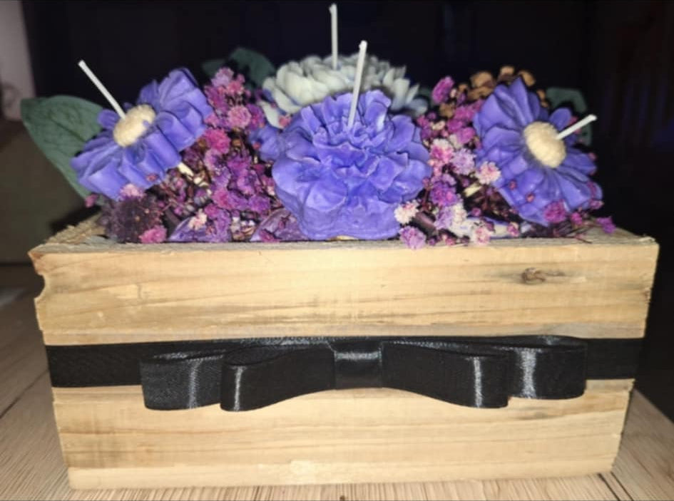Floral Bouquet Candle – Hand Poured Premium Wax Candle with Garden Rose Scent Flamme candle co