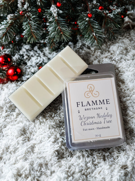 Christmas Tree / Arbre de Noël – Clamshell Wax Melt — holiday candle; holiday candle, christmas scent, candy cane, pine, bougie de Noël, parfum hivernal